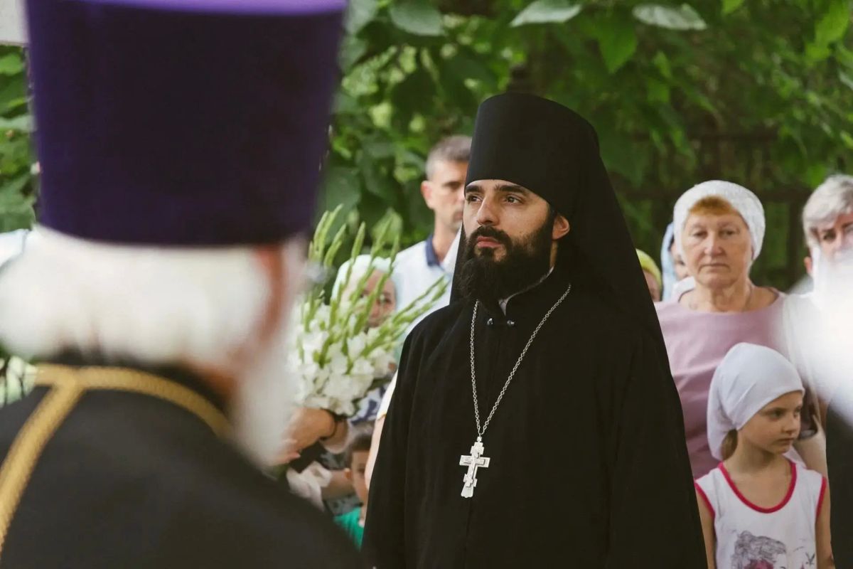 В храме Святой Троицы села Александровка Ейского района епископ Ейский и Тимашевский Серафим провел чин освящения колоколов В храме Святой Троицы села Александровка Ейского района епископ Ейский и Тимашевский Серафим провел чин освящения колоколов
