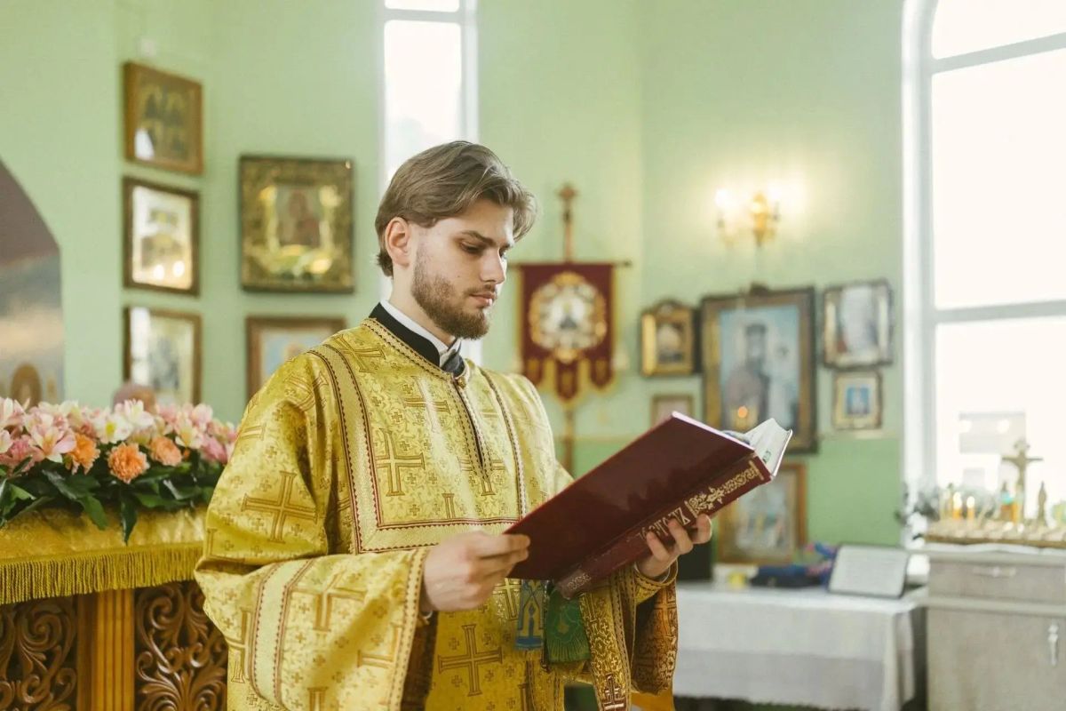 В храме Святой Троицы села Александровка Ейского района епископ Ейский и Тимашевский Серафим провел чин освящения колоколов В храме Святой Троицы села Александровка Ейского района епископ Ейский и Тимашевский Серафим провел чин освящения колоколов