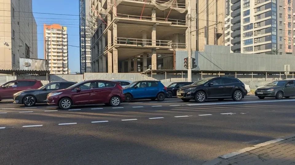 На перекрестке Азовской и Красных Партизан изменилась схема движения