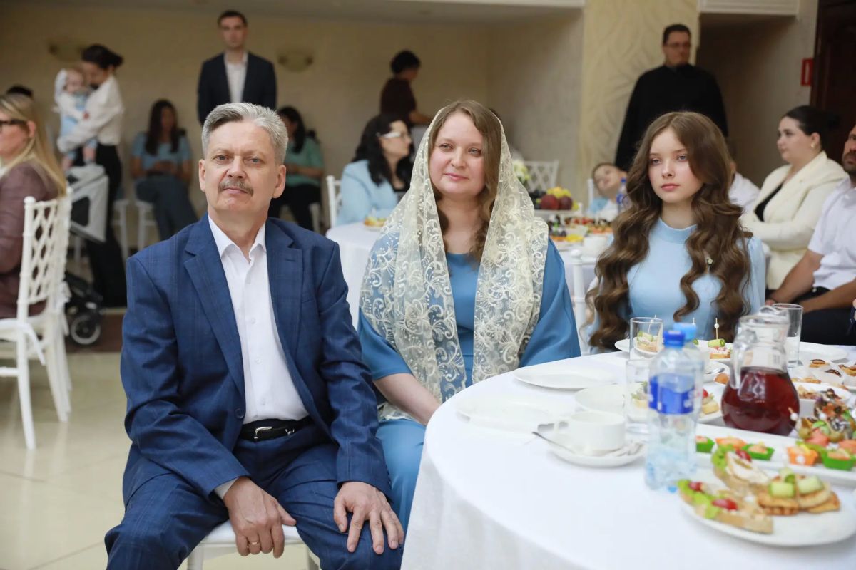 Вениамин Кондратьев вручил медали «Родительская доблесть» многодетным семьям Вениамин Кондратьев вручил медали «Родительская доблесть» многодетным семьям
