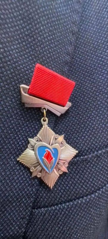 Школьников из Туапсе наградили знаком «Горячее сердце» за спасение людей из огня Школьников из Туапсе наградили знаком «Горячее сердце» за спасение людей из огня