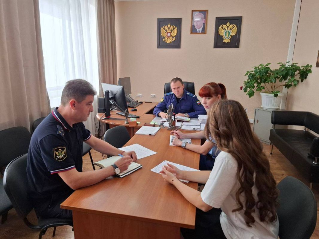 Руководством прокуратуры Гулькевичского района совместно с руководством районного отдела судебных приставов проведен тематический прием граждан