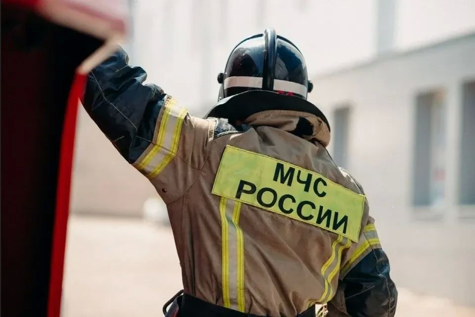 В Новороссийске ночью произошел крупный пожар в четырехэтажном здании