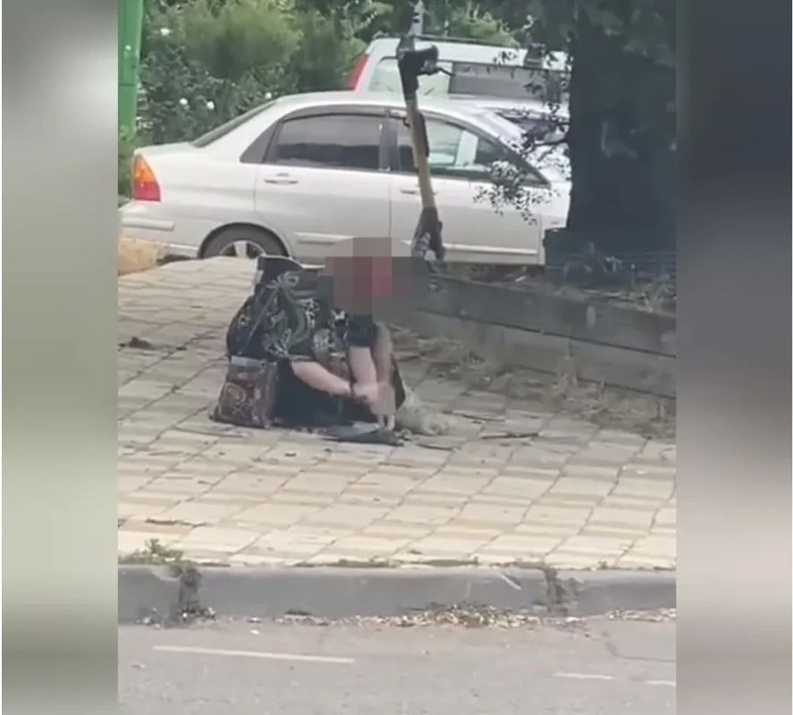 В Краснодаре подросток пыталась разделать голубя на глазах у прохожих