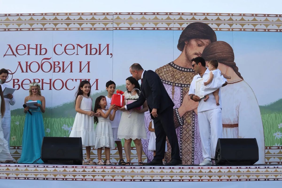 Алексей Богодистов: В Андреевском парке вместе с геленджичанами отметили День семьи, любви и верности Алексей Богодистов: В Андреевском парке вместе с геленджичанами отметили День семьи, любви и верности
