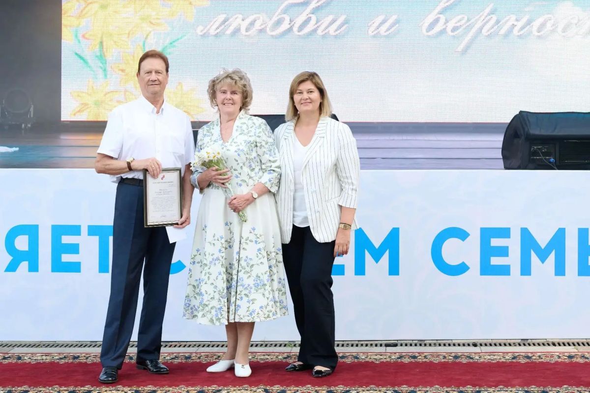 В Сочи в День семьи, любви и верности состоялось чествование супружеских пар В Сочи в День семьи, любви и верности состоялось чествование супружеских пар