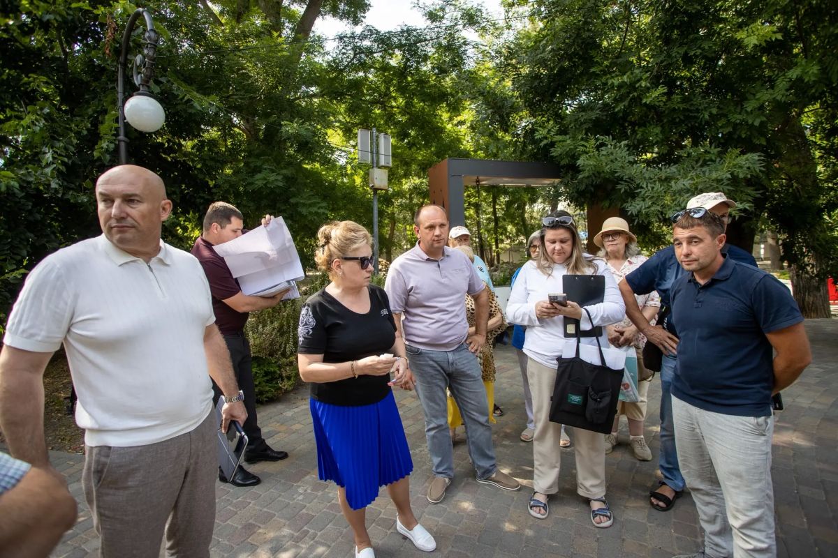 Светлана Маслова обсудила с общественниками реконструкцию сквера Гудовича Светлана Маслова обсудила с общественниками реконструкцию сквера Гудовича