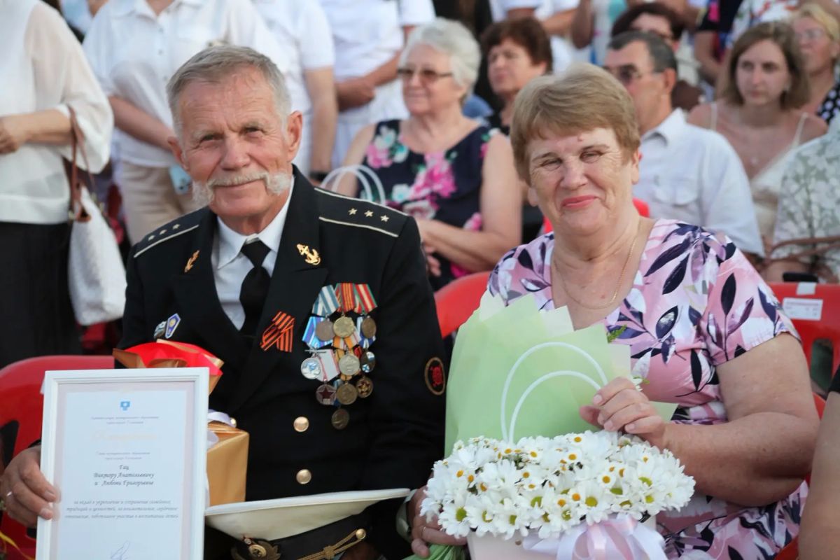 Алексей Богодистов: В Андреевском парке вместе с геленджичанами отметили День семьи, любви и верности Алексей Богодистов: В Андреевском парке вместе с геленджичанами отметили День семьи, любви и верности