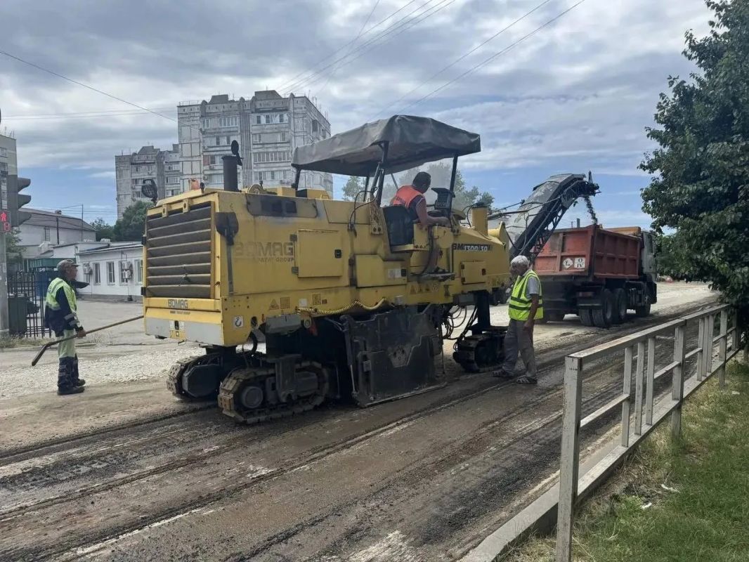 В Анапе на улице Ленина ведутся работы по асфальтированию В Анапе на улице Ленина ведутся работы по асфальтированию