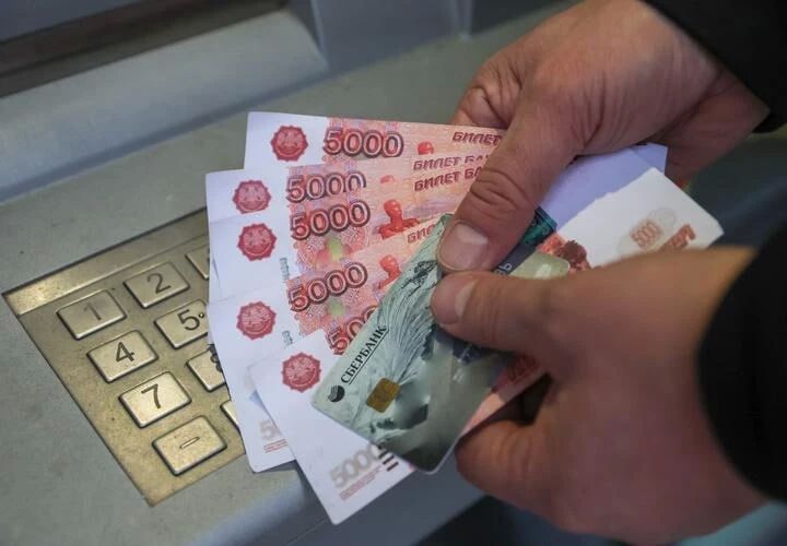 Аферисты сменили тактику: теперь они вербуют случайных прохожих под видом безобидного обмена денег