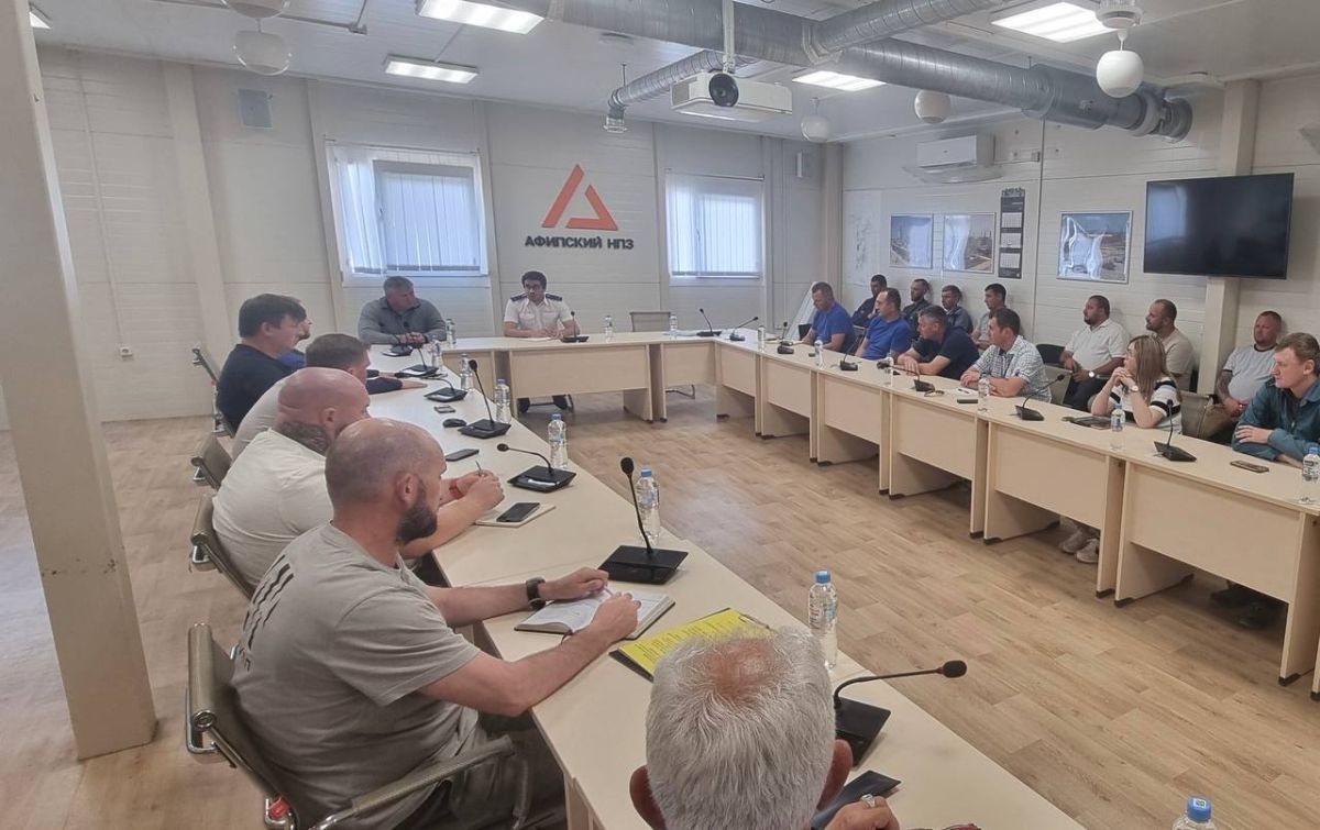 По инициативе прокуратуры Северского района на территории предприятия проведено совещание по вопросу безопасности условий труда