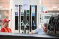 В Краснодаре на утро 13 июля работают 64 АЗС