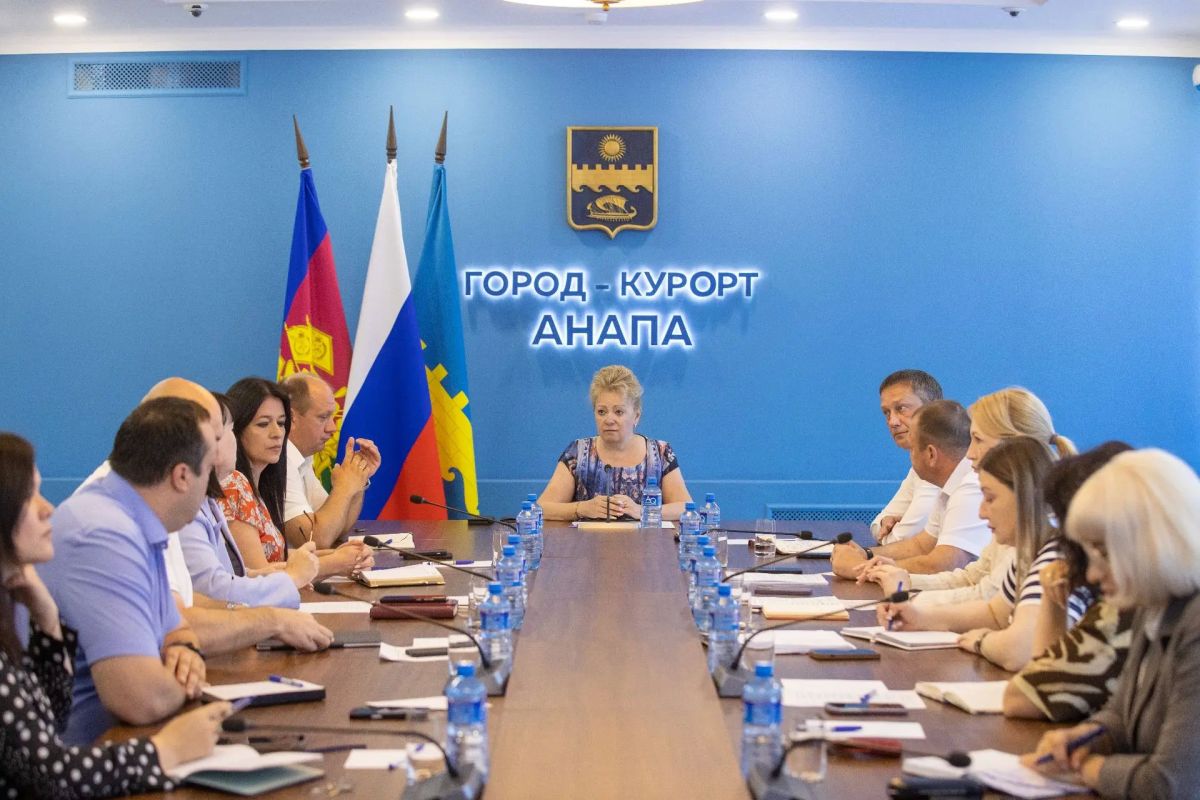 Светлана Маслова провела еженедельное оперативное совещание