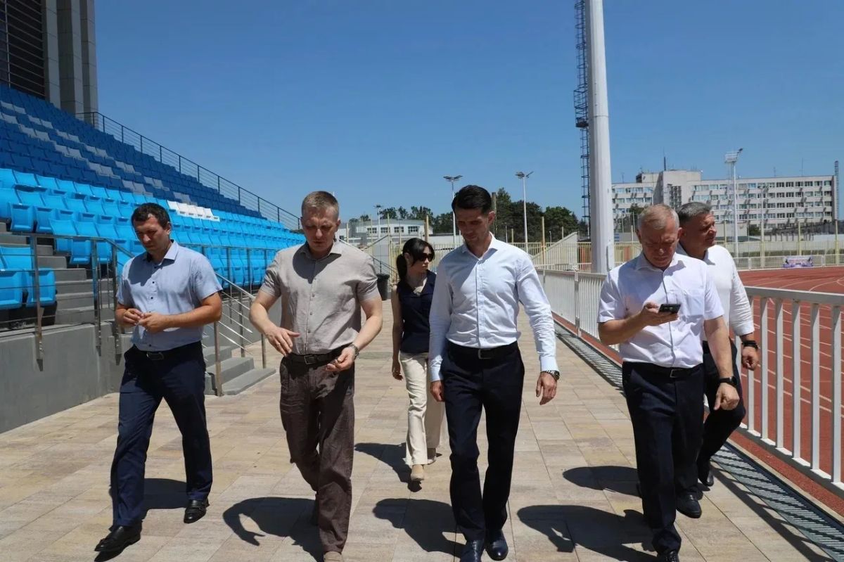 Министр физической культуры и спорта Краснодарского края Дмитрий Александрович Новах посетил обновленный спортивный комплекс «Динамо» в Краснодаре Министр физической культуры и спорта Краснодарского края Дмитрий Александрович Новах посетил обновленный спортивный комплекс «Динамо» в Краснодаре