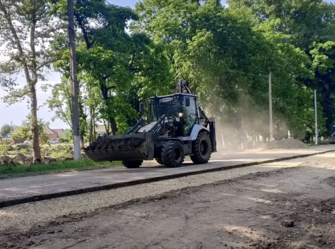 В Курганинске продолжают благоустраивать зеленую зону