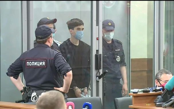 Пожизненно осужденный казанский стрелок женился на 18-летней девушке Пожизненно осужденный казанский стрелок женился на 18-летней девушке