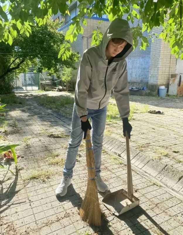 Летняя занятость подростков в Новороссийске: 1216 ребят уже попробовали себя в деле Летняя занятость подростков в Новороссийске: 1216 ребят уже попробовали себя в деле