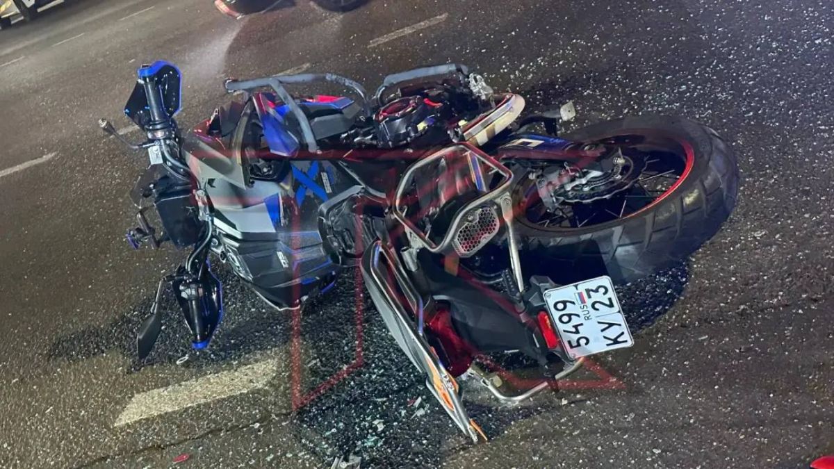В результате ночной аварии на улице Восточно-Кругликовской пострадал водитель мотоцикла В результате ночной аварии на улице Восточно-Кругликовской пострадал водитель мотоцикла