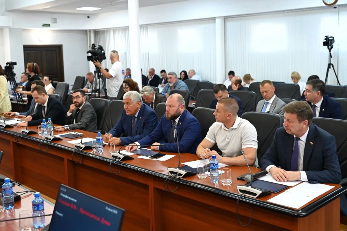 Евгений Наумов: Сегодня на заседании городской Думы Краснодара депутаты поддержали ряд важных инициатив Евгений Наумов: Сегодня на заседании городской Думы Краснодара депутаты поддержали ряд важных инициатив