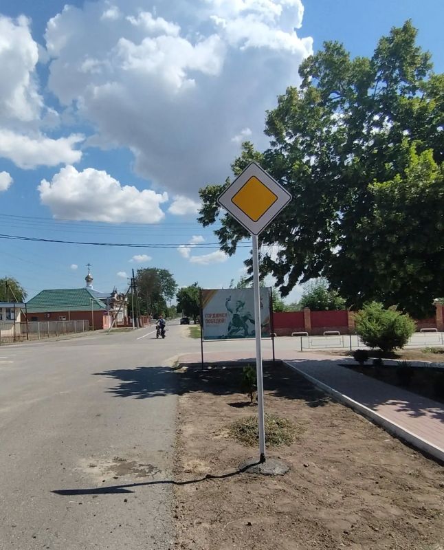 На дорогах Камышеватского сельского поселения обновлена разметка, установлены новые дорожные знаки На дорогах Камышеватского сельского поселения обновлена разметка, установлены новые дорожные знаки
