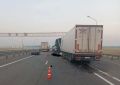 Фура на скорости врезалась в стоящий грузовик