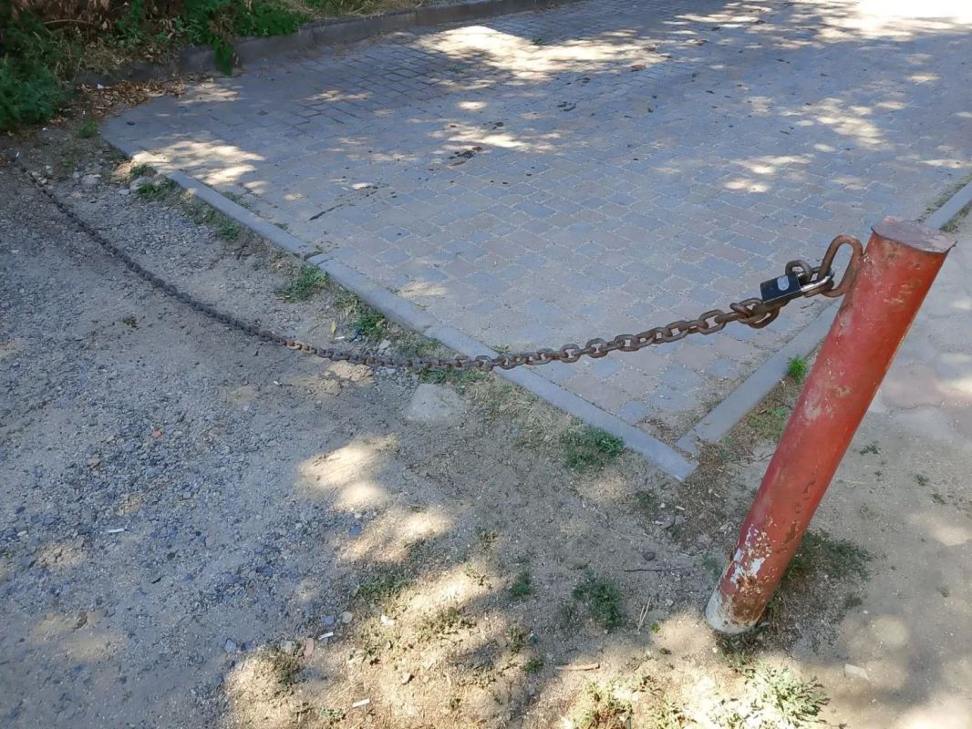Администрация Ейского городского поселения Ейского района (далее – Администрация) обращается к лицам, установившим нестационарные объекты (барьеры парковочные, ограждения, столбы, цепи) на территории общего пользования... Администрация Ейского городского поселения Ейского района (далее – Администрация) обращается к лицам, установившим нестационарные объекты (барьеры парковочные, ограждения, столбы, цепи) на территории общего пользования...