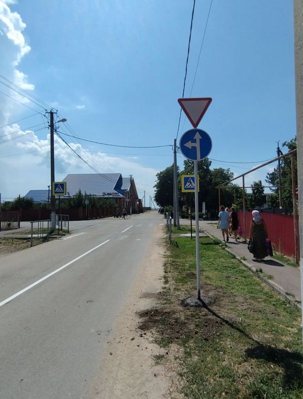 На дорогах Камышеватского сельского поселения обновлена разметка, установлены новые дорожные знаки На дорогах Камышеватского сельского поселения обновлена разметка, установлены новые дорожные знаки