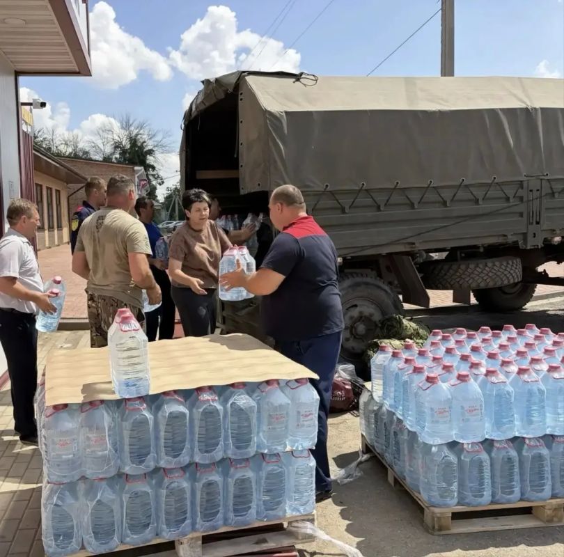 Сотрудники краевых экстренных служб продолжают оказывать гуманитарную помощь бойцам в зоне СВО Сотрудники краевых экстренных служб продолжают оказывать гуманитарную помощь бойцам в зоне СВО