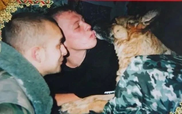 Полицейские установили памятник собаке по кличке Елга в знак признательности и за самоотверженную службу Полицейские установили памятник собаке по кличке Елга в знак признательности и за самоотверженную службу