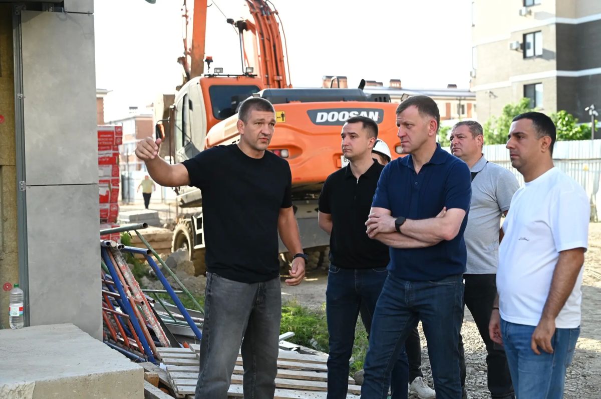 Евгений Наумов: Вновь проверил готовность школы на 1550 мест по улице Пономаренко, которую планируем открыть 1 сентября Евгений Наумов: Вновь проверил готовность школы на 1550 мест по улице Пономаренко, которую планируем открыть 1 сентября