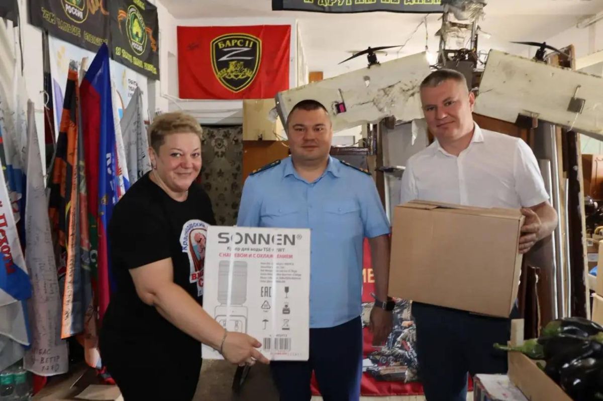 Прокурор Гулькевичского района Владимир Хлынов совместно с главой Гулькевичского городского поселения Алексеем Вересовым посетили волонтёрские группы города Прокурор Гулькевичского района Владимир Хлынов совместно с главой Гулькевичского городского поселения Алексеем Вересовым посетили волонтёрские группы города