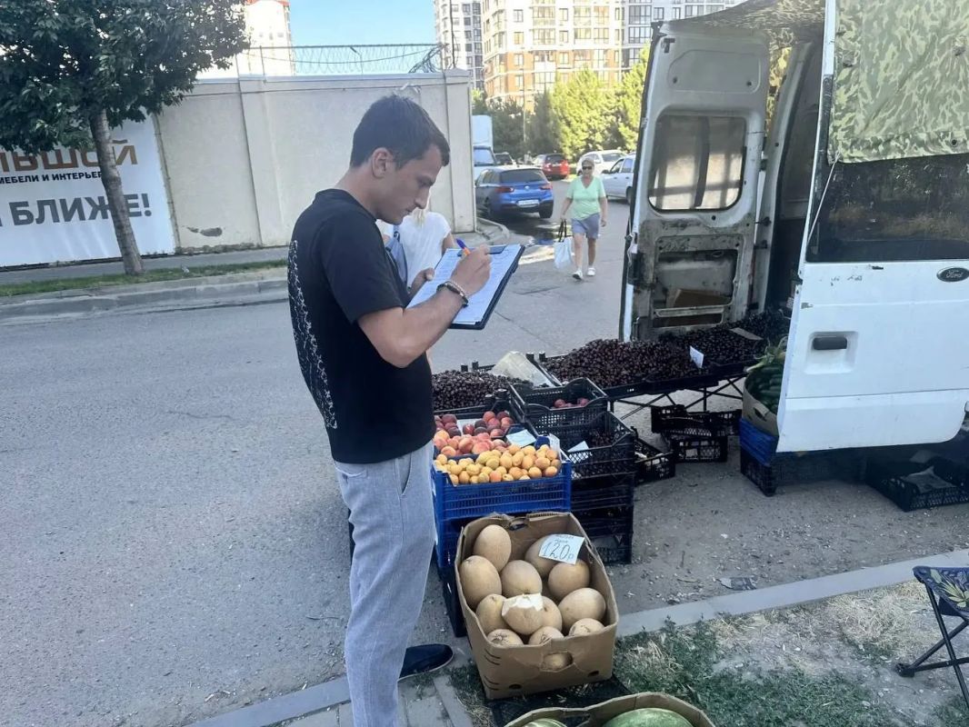 После публикаций о работе управления муниципального контроля по пресечению несанкционированной торговли с багажников машин и тротуаров, многие жители прислали мне в комментариях адреса и фото подобных мест После публикаций о работе управления муниципального контроля по пресечению несанкционированной торговли с багажников машин и тротуаров, многие жители прислали мне в комментариях адреса и фото подобных мест