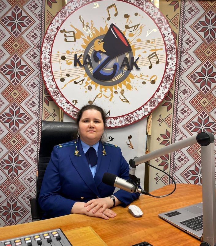 В рамках работы по правовому просвещению и правовому информированию старший прокурор отдела по надзору за соблюдением прав и свобод граждан прокуратуры края Ульяна Чащина приняла участие в программе «Ваше право» на радио...