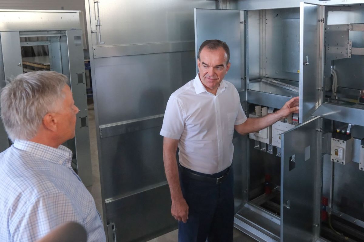 Вениамин Кондратьев посетил предприятие по производству трансформаторных подстанций Вениамин Кондратьев посетил предприятие по производству трансформаторных подстанций