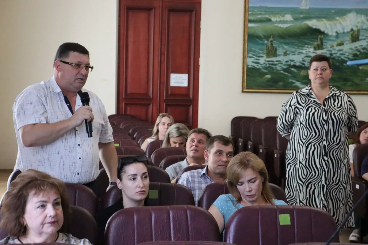 Последствия ночной атаки беспилотников обсудили в администрации Ейского района Последствия ночной атаки беспилотников обсудили в администрации Ейского района