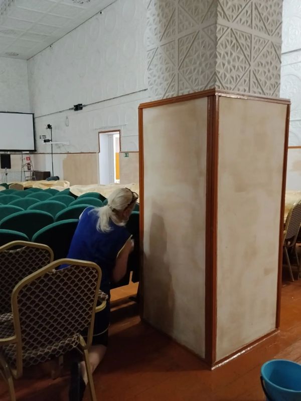 В СДК с. Кухаривка Ейского района прошёл косметический ремонт зрительного зала В СДК с. Кухаривка Ейского района прошёл косметический ремонт зрительного зала