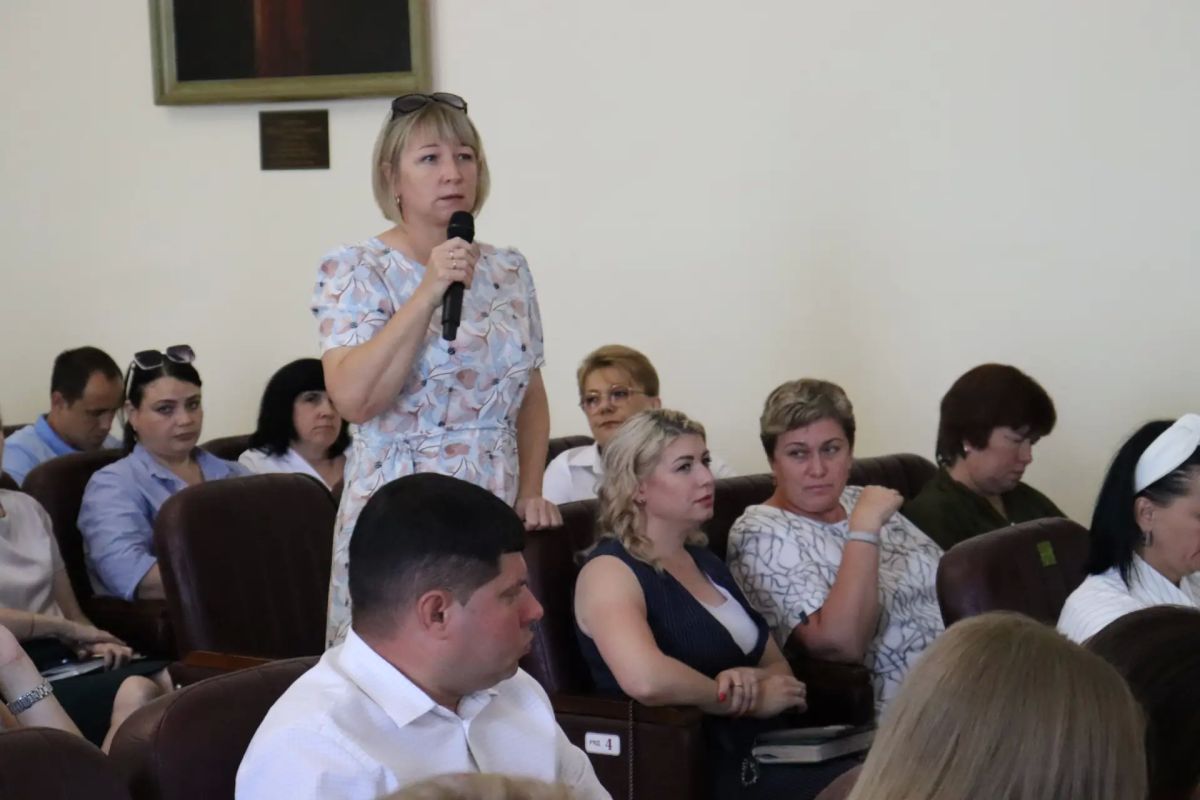 Завершены работы по грейдированию дорог в посёлках Мирный и Моревка Завершены работы по грейдированию дорог в посёлках Мирный и Моревка