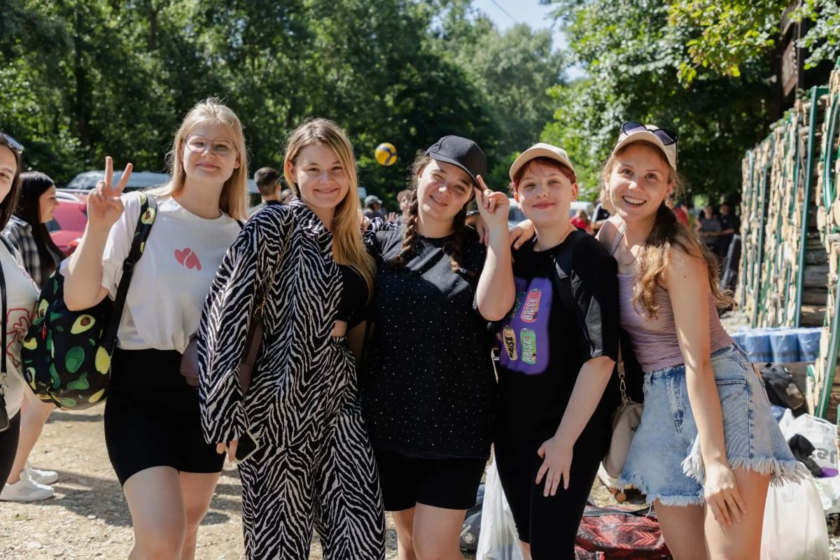 «Регион 93» стартовал!. Вот уже двадцать лет молодежный форум Кубани «Регион 93» объединяет самых активных, талантливых и инициативных молодых людей Краснодарского края «Регион 93» стартовал!. Вот уже двадцать лет молодежный форум Кубани «Регион 93» объединяет самых активных, талантливых и инициативных молодых людей Краснодарского края