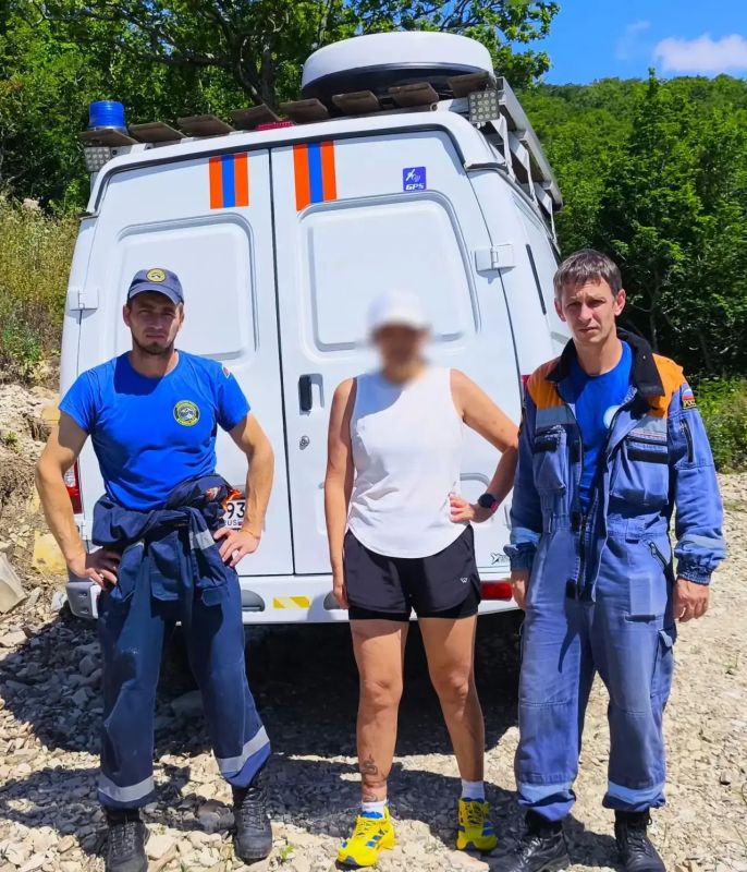 Заблудившаяся на пробежке: как спасатели помогли туристке в лесу вблизи села Пляхо
