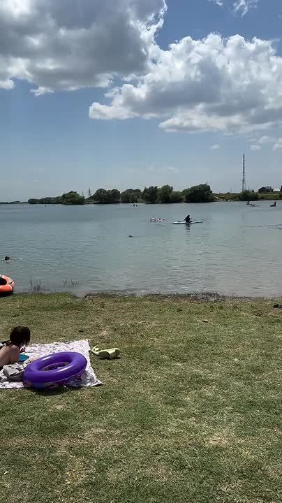 Пляж, которого нет. В Краснодаре нашли место, где все купаются