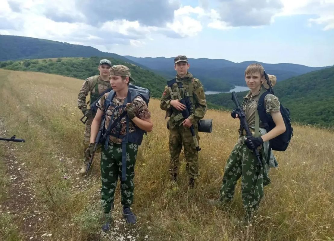 Казачата молодежной сотни Константиновского хуторского общества Новороссийского РКО совершили двухдневный полевой выход Казачата молодежной сотни Константиновского хуторского общества Новороссийского РКО совершили двухдневный полевой выход