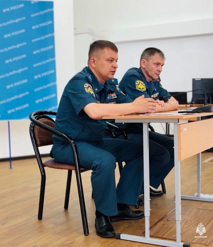 В Главном управлении МЧС России по Краснодарскому краю проведён учебнометодический сбор в рамках школы повышения оперативного мастерства В Главном управлении МЧС России по Краснодарскому краю проведён учебнометодический сбор в рамках школы повышения оперативного мастерства