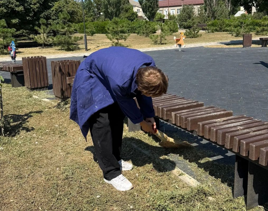 Творим добро!. Не словом, а делом решили доказывать свою любовь к родному городу воспитанники клубов по месту жительства «Медиатор» и «Вектор» Творим добро!. Не словом, а делом решили доказывать свою любовь к родному городу воспитанники клубов по месту жительства «Медиатор» и «Вектор»