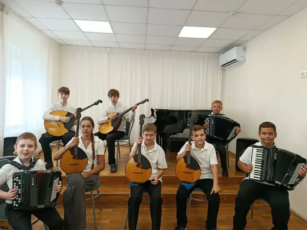 Аккордеон, баяны и рояли получили школы искусств Краснодара в рамках национального проекта «Семья»