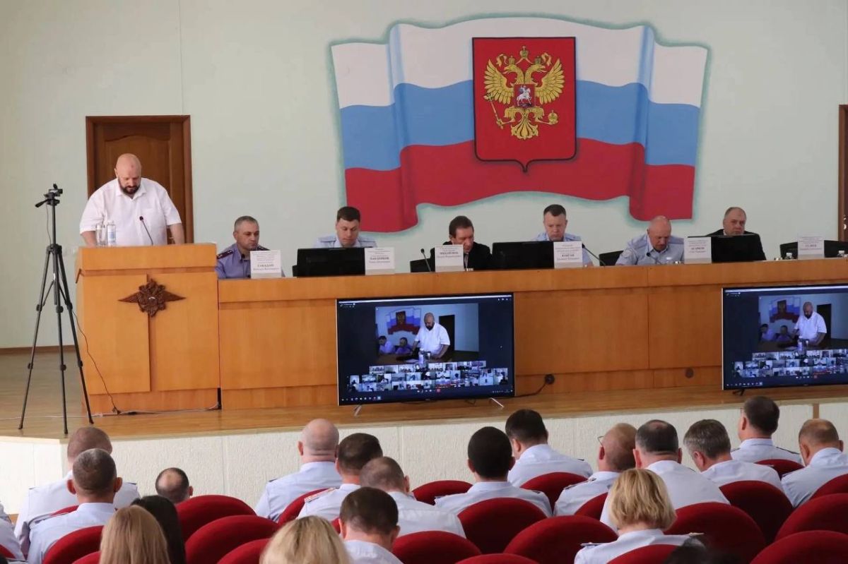 По поручению руководителя ЗСК Юрия Бурлачко председатель комитета по вопросам законности, правопорядка и правовой защиты граждан Андрей Горбань принял участие в заседании коллегии управления на транспорте МВД России по ЮФО...