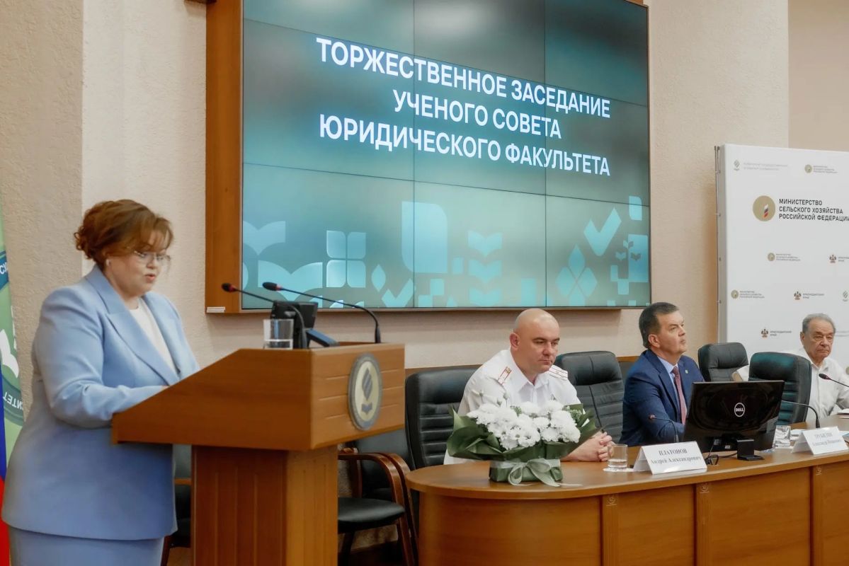 Начальник Краснодарского гарнизона полиции Андрей Платонов принял участие в торжественном вручении дипломов выпускникам юридического факультета КубГАУ Начальник Краснодарского гарнизона полиции Андрей Платонов принял участие в торжественном вручении дипломов выпускникам юридического факультета КубГАУ