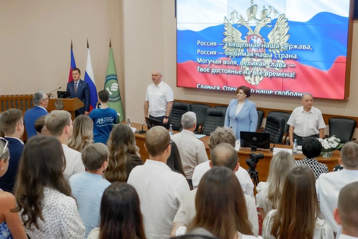 Начальник Краснодарского гарнизона полиции Андрей Платонов принял участие в торжественном вручении дипломов выпускникам юридического факультета КубГАУ Начальник Краснодарского гарнизона полиции Андрей Платонов принял участие в торжественном вручении дипломов выпускникам юридического факультета КубГАУ