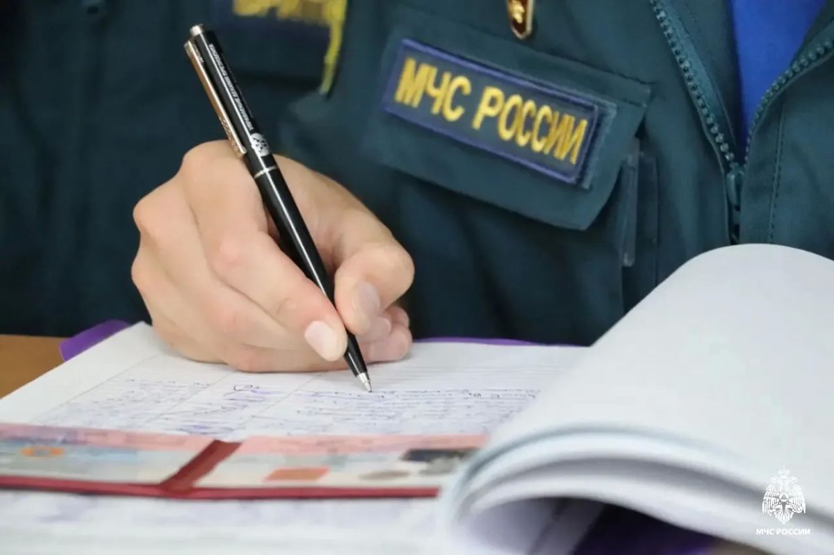 В Краснодарском крае прошла церемония вручения служебных удостоверений выпускникам учебных заведений МЧС России В Краснодарском крае прошла церемония вручения служебных удостоверений выпускникам учебных заведений МЧС России