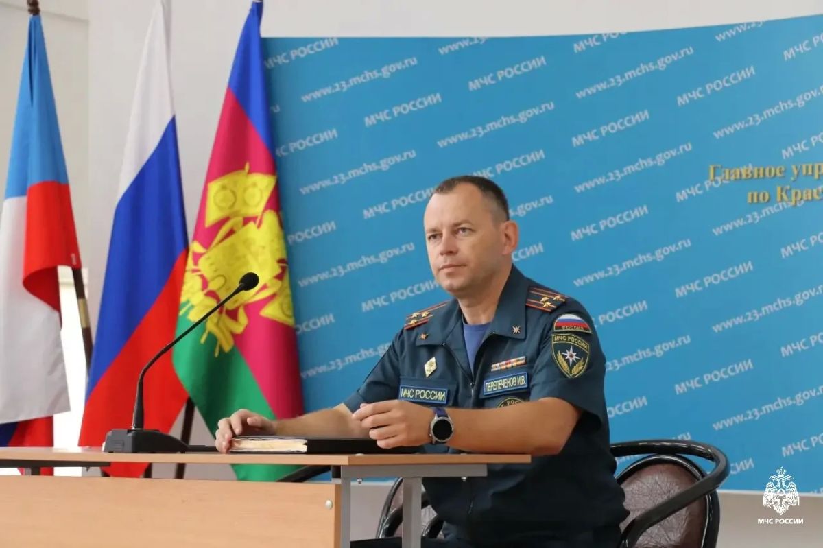 В Краснодарском крае прошла церемония вручения служебных удостоверений выпускникам учебных заведений МЧС России