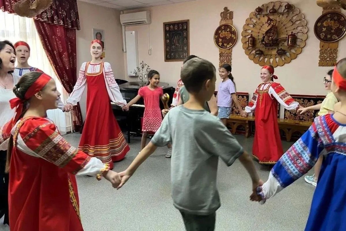 В Сочи продолжают работу детские и молодежные летние досуговые площадки В Сочи продолжают работу детские и молодежные летние досуговые площадки
